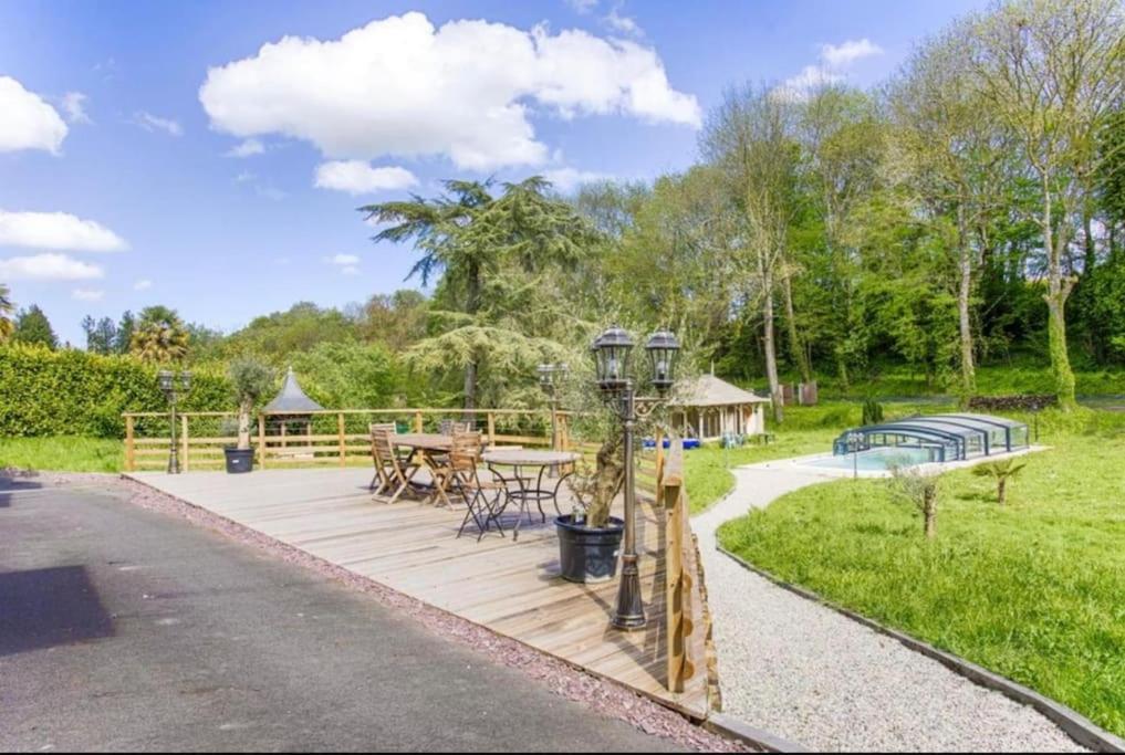 Le Manoir Du Val Douvres-la-Délivrande Exterior foto